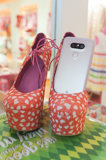 Agatha Ruiz de la prada y LG G5 Pink