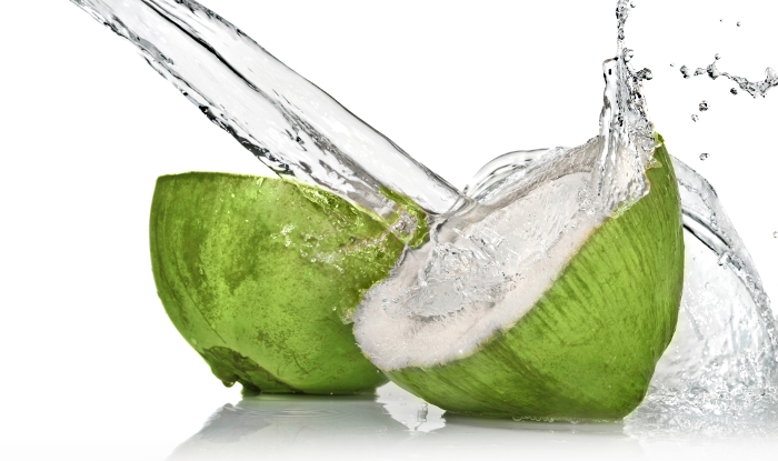 El agua de coco es la bebida del verano. ¡Te contamos los motivos!
