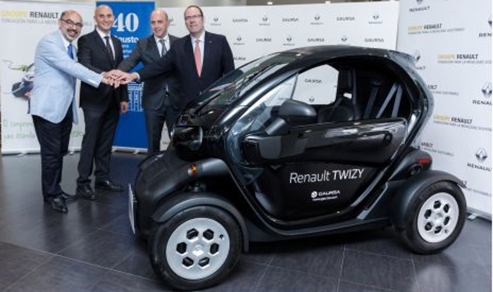 RENAULT ENTREGA UN TWIZY A LA UNIVERSIDAD DE DEUSTO