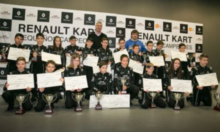 Fernando Alonso entrega los premios ‘Renault kart pequeños campeones’